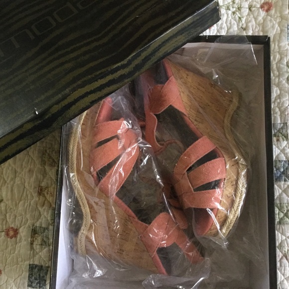Moda peach suede leather platform wedge sandals - Picture 10 of 10